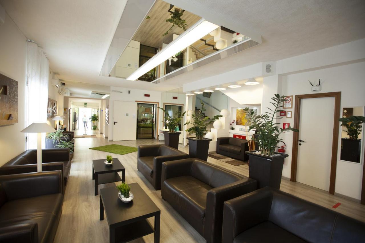 Golf Hotel Riccione Exterior foto